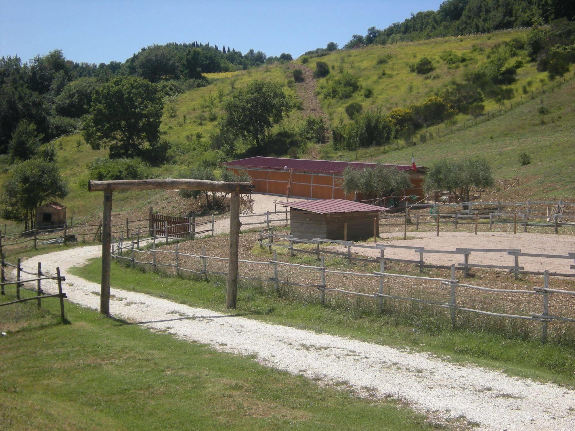 Agriturismo Goccia Di Luna Умбертиде Экстерьер фото