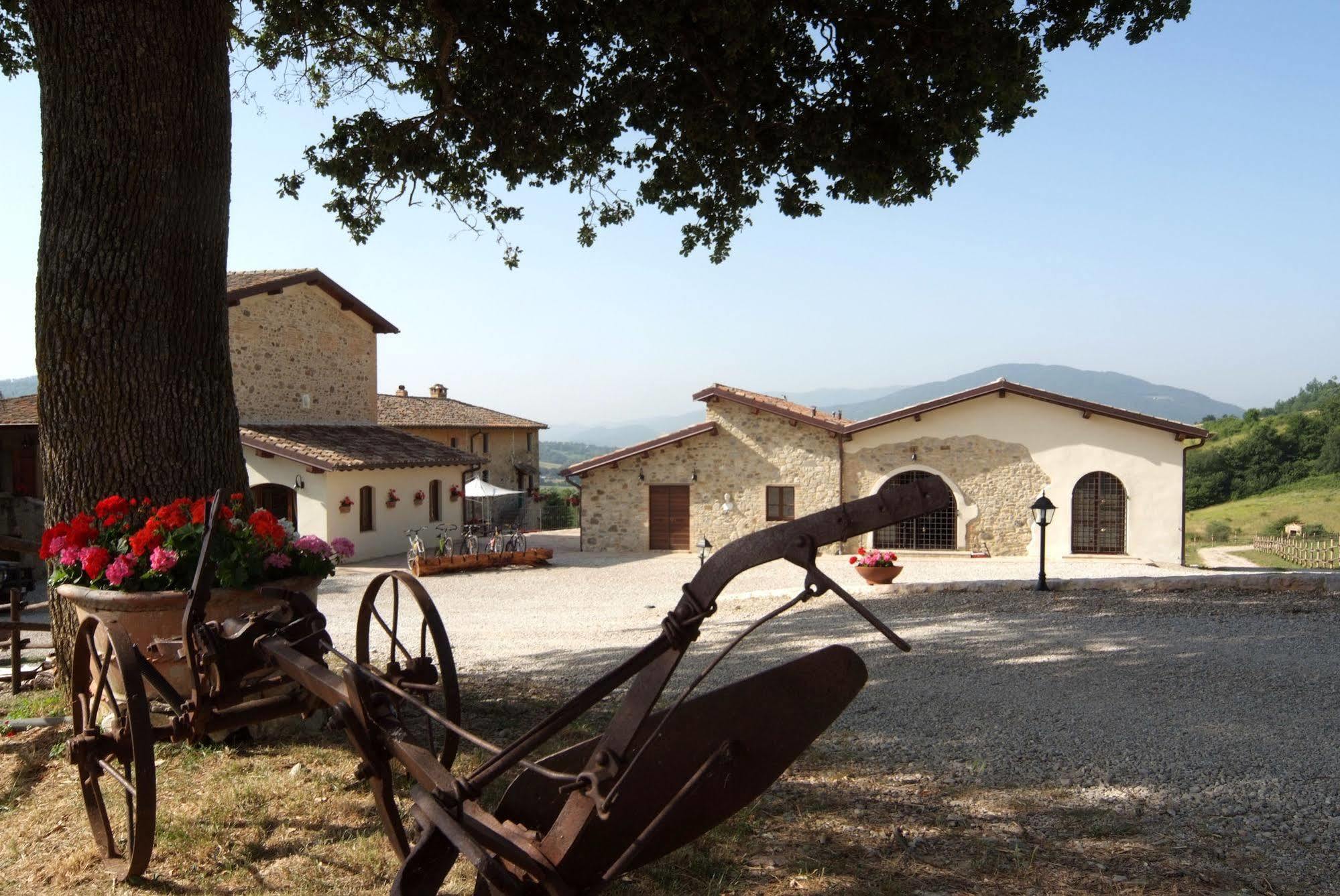 Agriturismo Goccia Di Luna Умбертиде Экстерьер фото