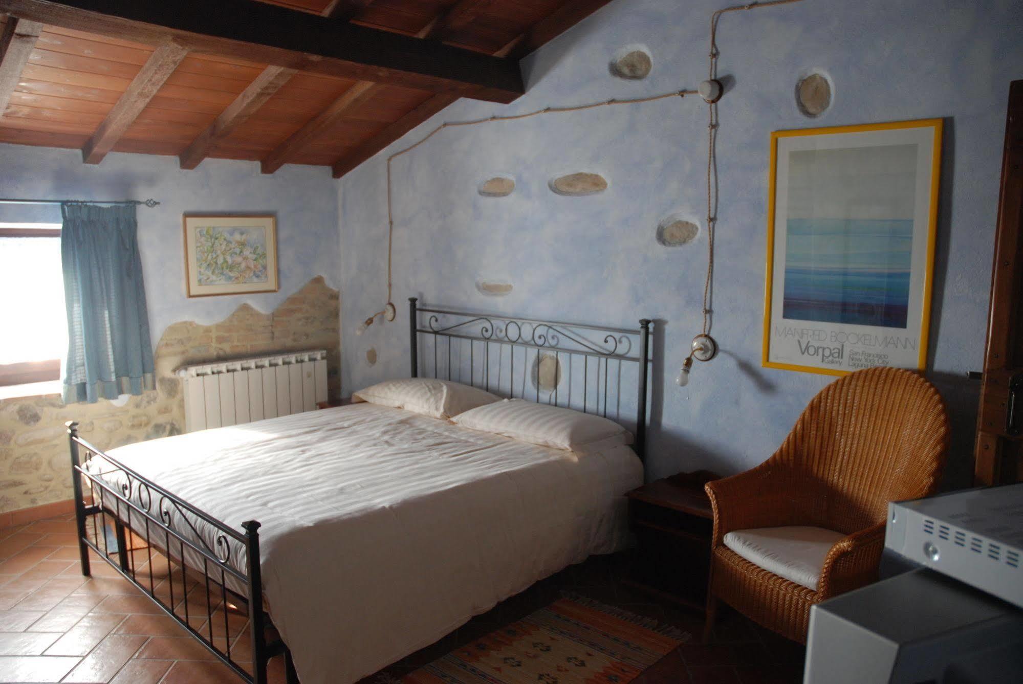 Agriturismo Goccia Di Luna Умбертиде Экстерьер фото