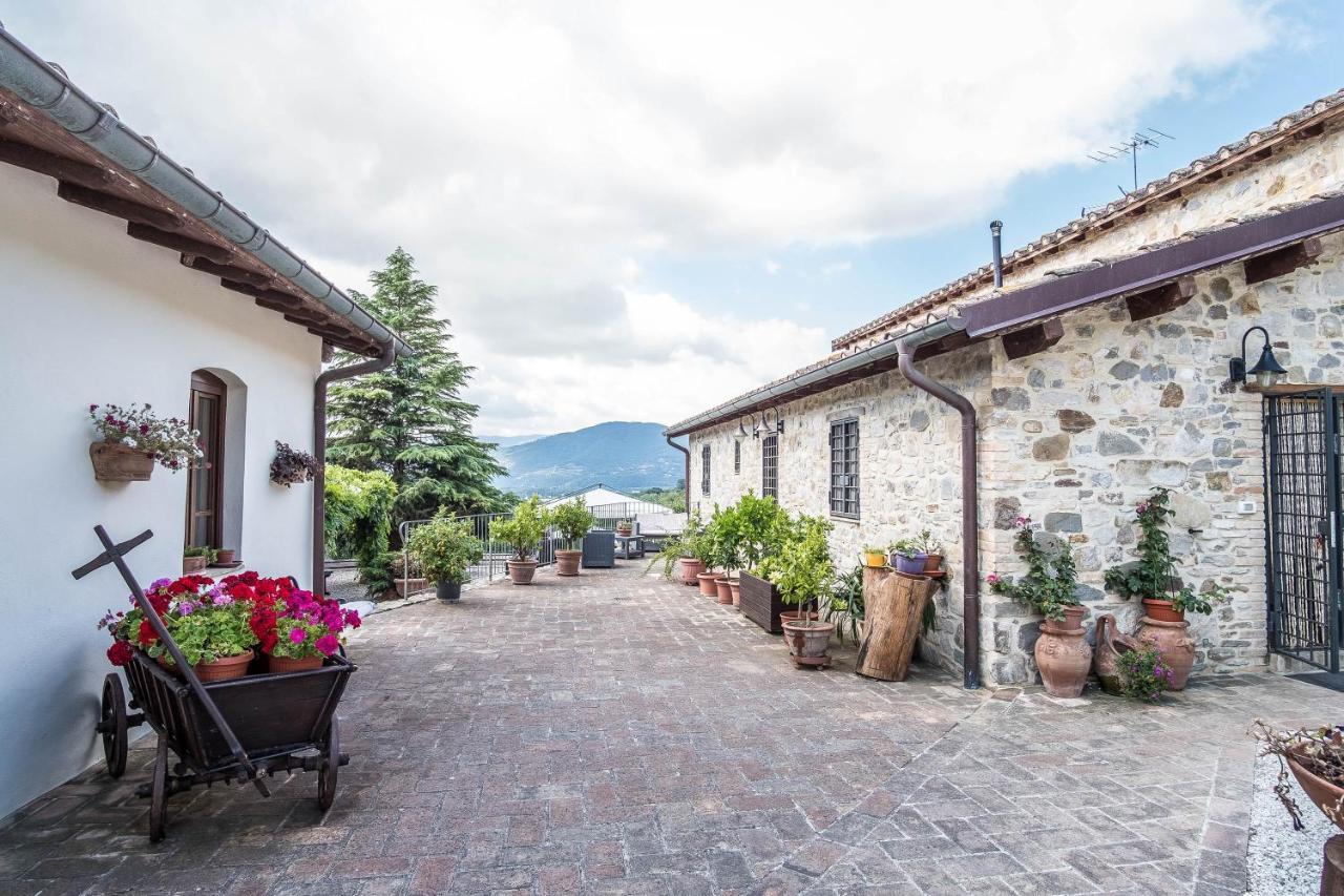 Agriturismo Goccia Di Luna Умбертиде Экстерьер фото